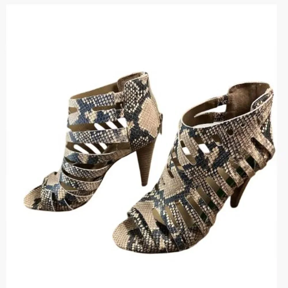 Vince Camuto High Heel Back Zip Peep Toe Snakeskin Shoes Booties Size 6.5 EUC